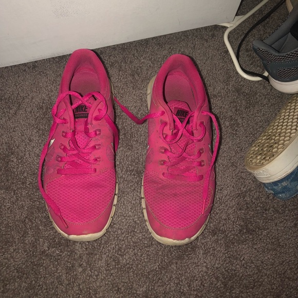 nike tennis shoes - Picture 1 of 2
